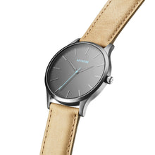 Laden Sie das Bild in den Galerie-Viewer, MVMT 40 SERIES Gunmetal Sandstone Herren Uhr Armbanduhr Leder MT01-GML